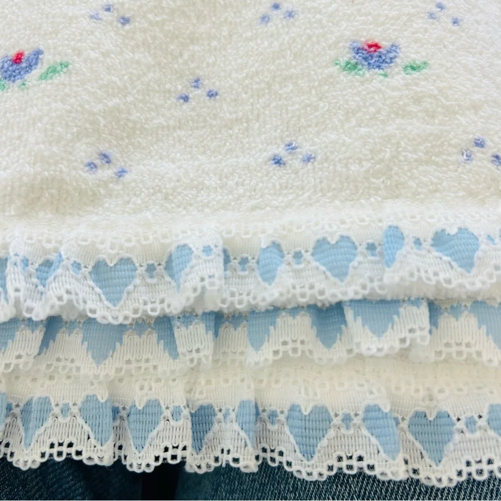 Vintage 80s Swans Hand Towel with Heart Lace
